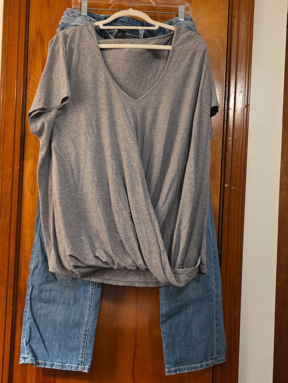 Gray Top 2X &Light Wash Distressed Straight Leg Jeans Size 20